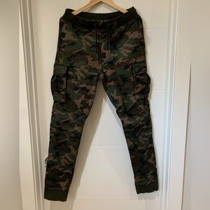 Men’s H&M slip-on camouflage cargos